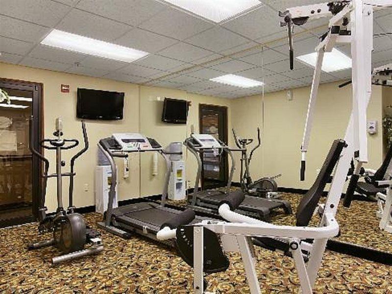 Baymont By Wyndham Boston Heights/Hudson Hotel Екстериор снимка