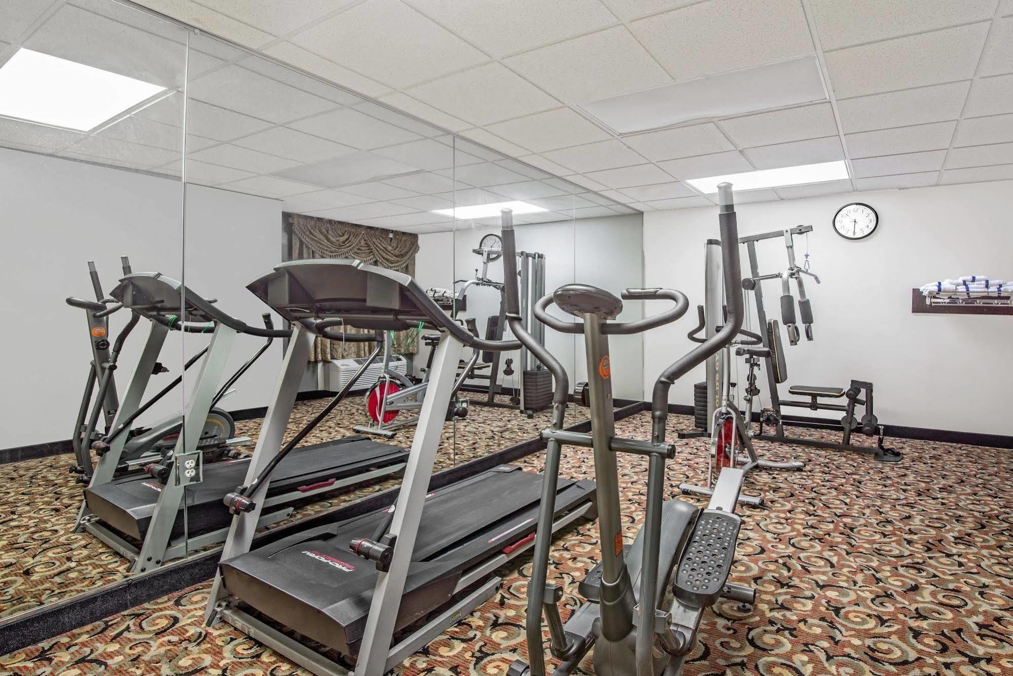 Baymont By Wyndham Boston Heights/Hudson Hotel Екстериор снимка